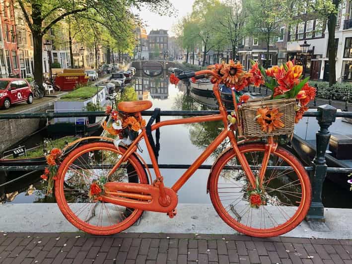 Amsterdam: Small Group Walking Tour with Fun Guide - Canals, Canal Houses, and Photo Stops