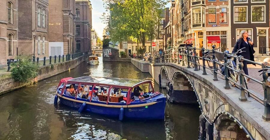Amsterdam: Smoke and Lounge City Boat Cruise - Key points to know before booking
