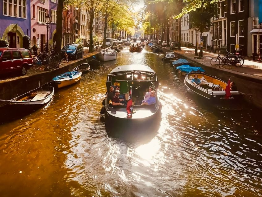 Amsterdam: Smoke and Lounge City Boat Cruise - Seven Bridges and the Amstel River