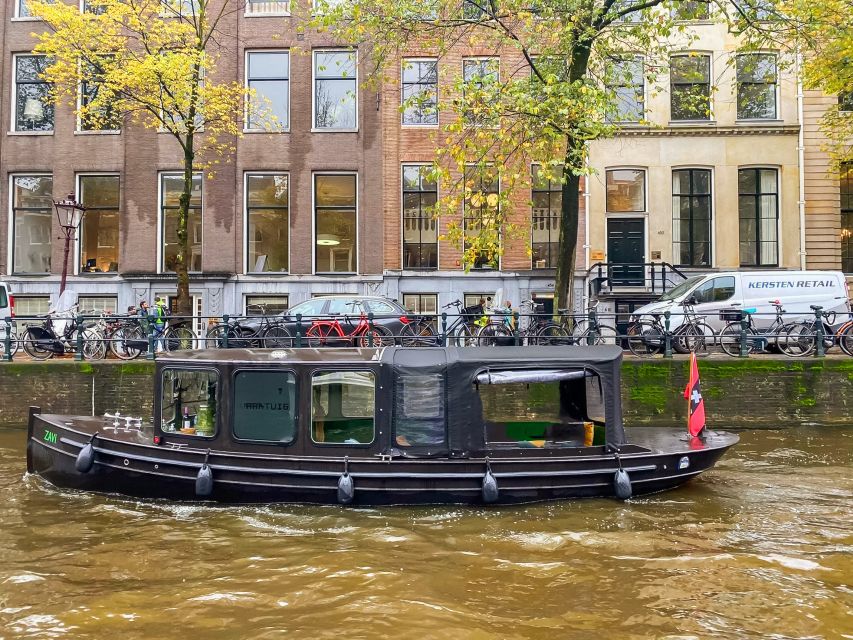 Amsterdam: Smoke and Lounge City Boat Cruise - The crew makes the difference