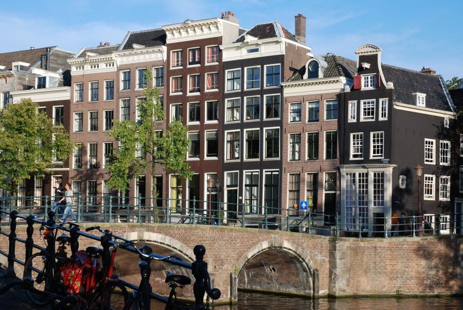 Amsterdam: Stedelijk Museum and 1-Hour Canal Cruise - Small details that make the day easier