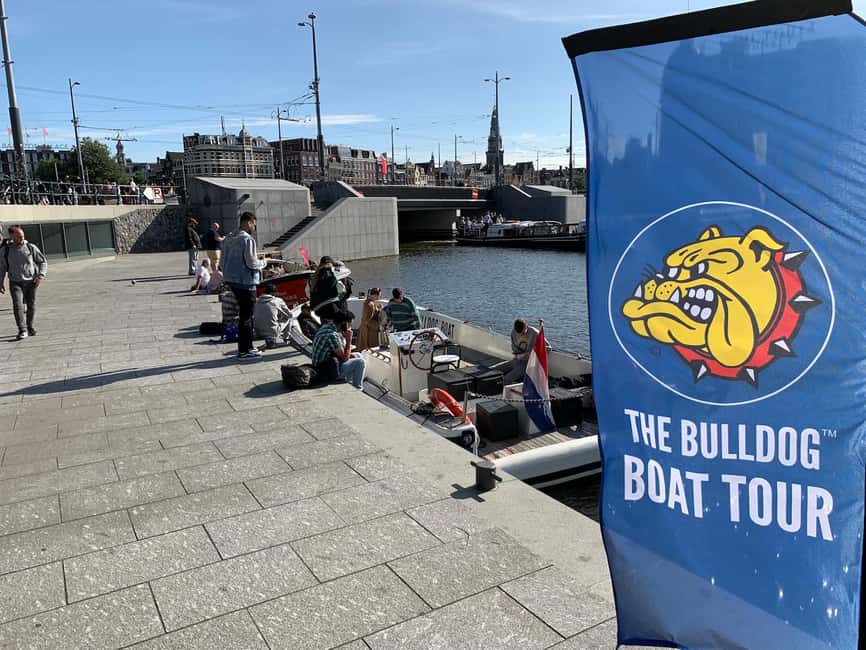 Amsterdam: The Bulldog Boat Smoke and Booze Cruise - Following the old city wall and the Amstel River