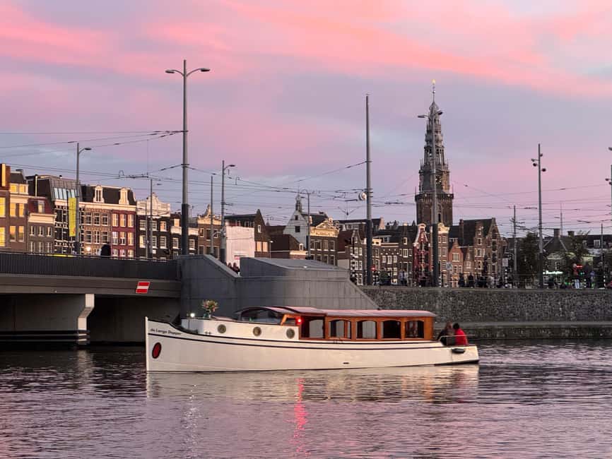 Amsterdam: The Bulldog Boat Smoke and Booze Cruise - What the guide adds to the hour