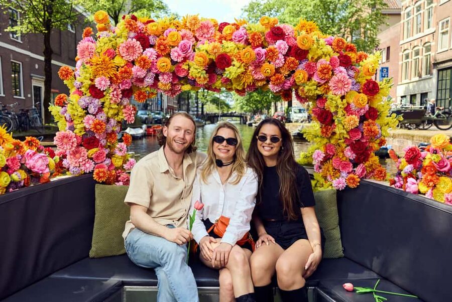 Amsterdam: The Original Flower Boat with Local Guide and Bar - Five things worth knowing before you sail