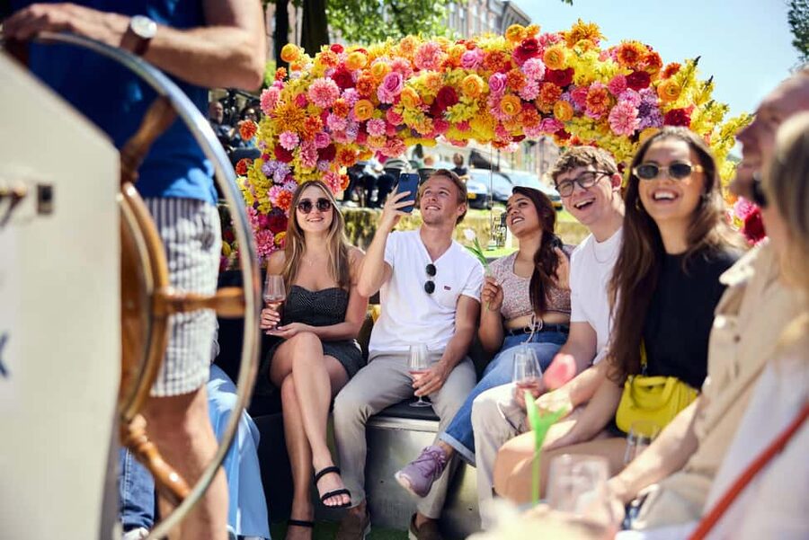 Amsterdam: The Original Flower Boat with Local Guide and Bar - Why the flower boat feels different
