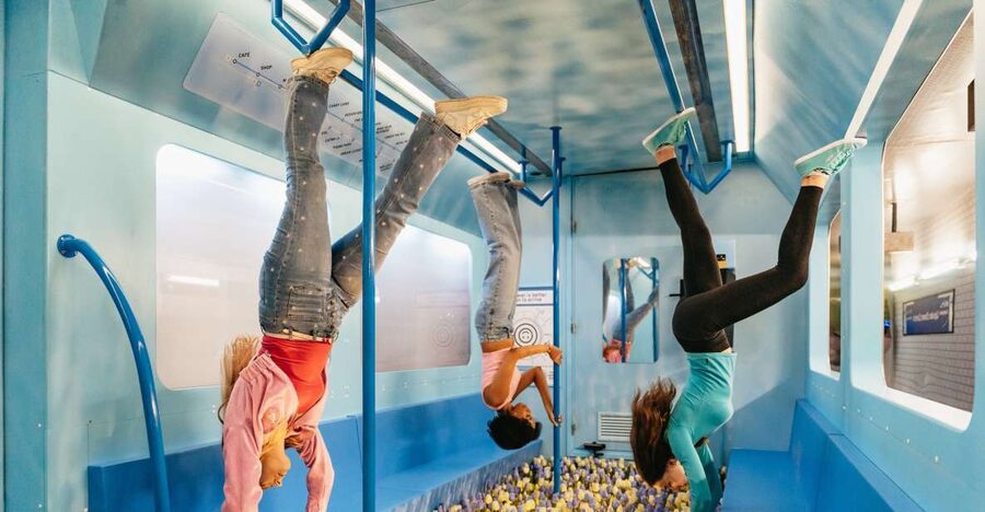 Amsterdam: The Upside Down Museum Entrance Ticket - How the photo system works