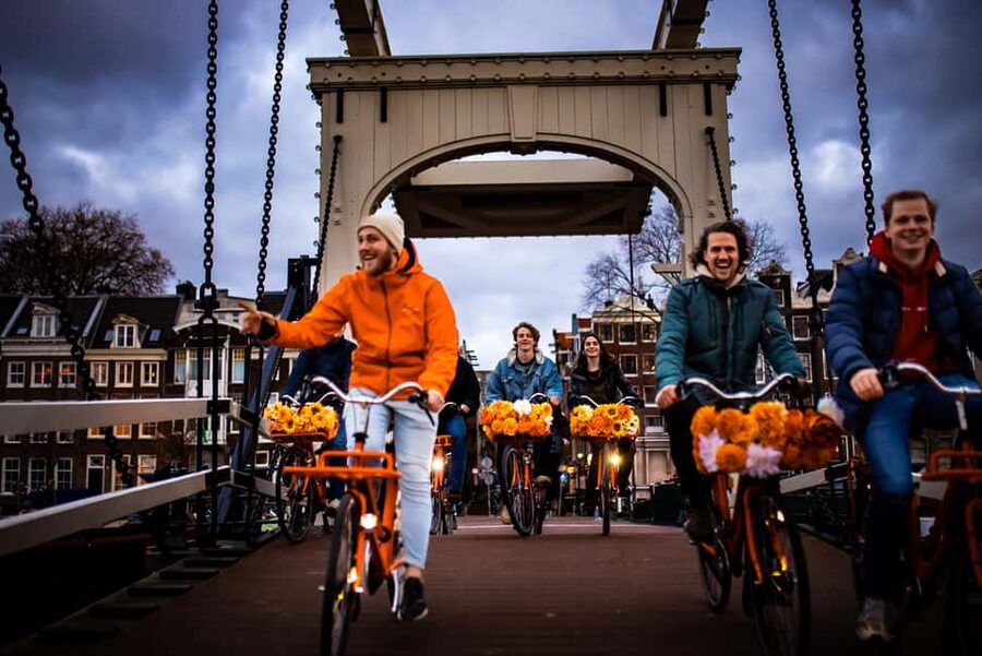 Amsterdam: Top Highlights Guided Bike Tour EN/DE/ES/FR/IT/CN - The Red Light District and central Amsterdam