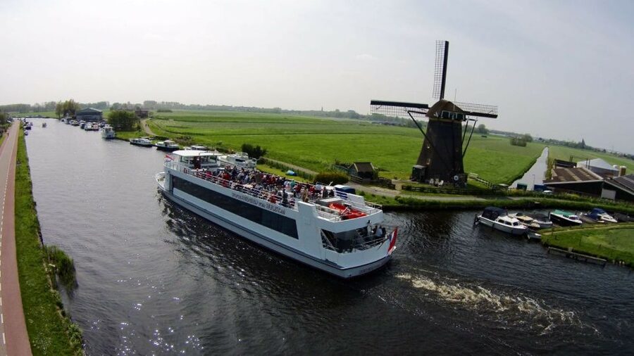 Amsterdam: Tour to Keukenhof Gardens with Windmill Cruise - The coach ride through South Holland