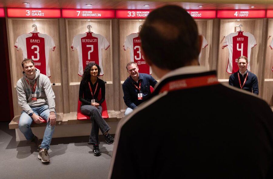 Amsterdam: VIP Johan Cruijff ArenA Tour with Drink and Scarf - A drink above the pitch in the skybox