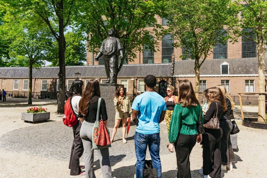 Amsterdam: Walking Tour, Jewish Museum & Synagogue Tickets - Inside the Jewish Historical Museum