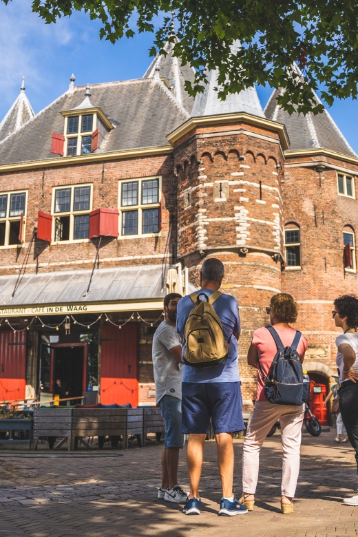Amsterdam: Walking Tour with Dutch Pancake Lunch - How the guiding shapes the experience