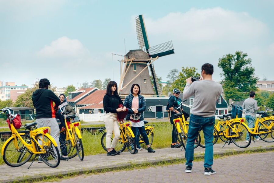 Amsterdam: Waterland District Countryside Villages Bike Tour - From Nieuwezijds Kolk to the Waterland ferry