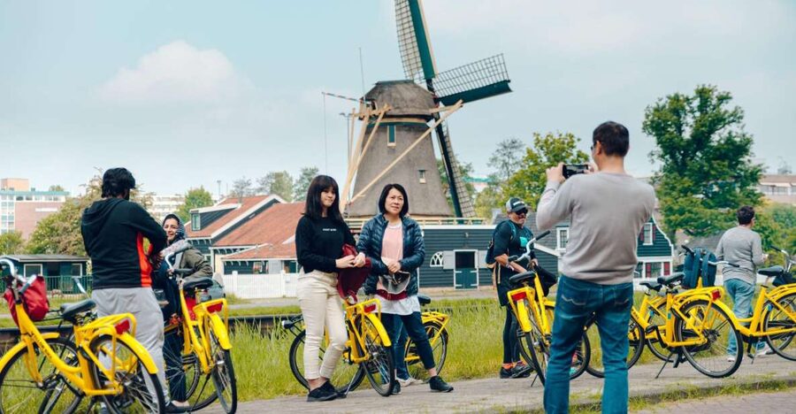 Amsterdam: Waterland District Countryside Villages Bike Tour - The 30-minute café stop at Hotel-Cafe De Zwaan