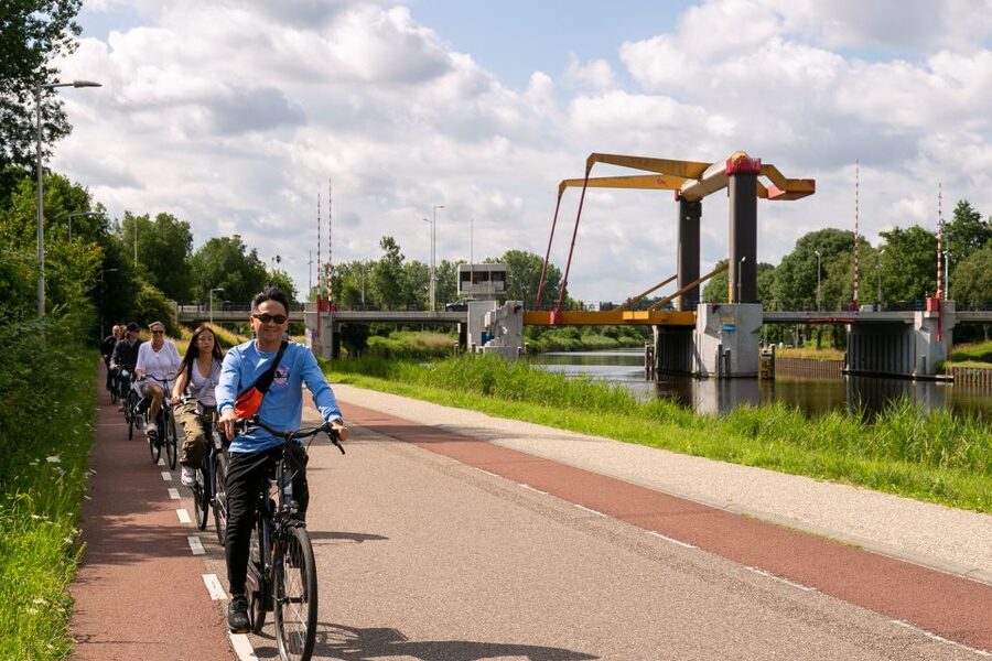 Amsterdam: Windmill, Cheese, and Countryside E-Bike Tour - Monnickendam and the old fishing-country setting