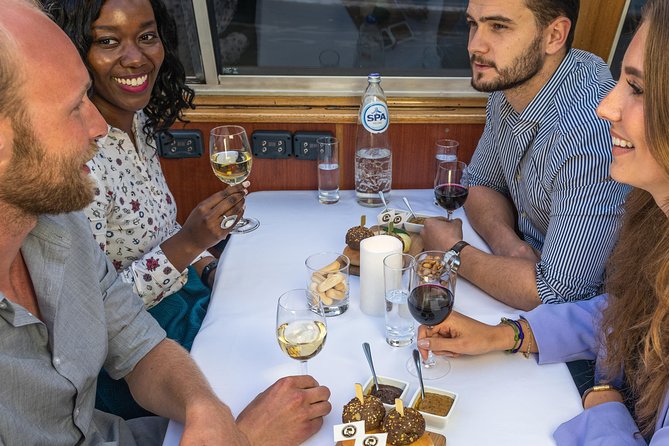 Amsterdam: Wine and Cheese Evening Cruise - Starting beside Amsterdam Central Station