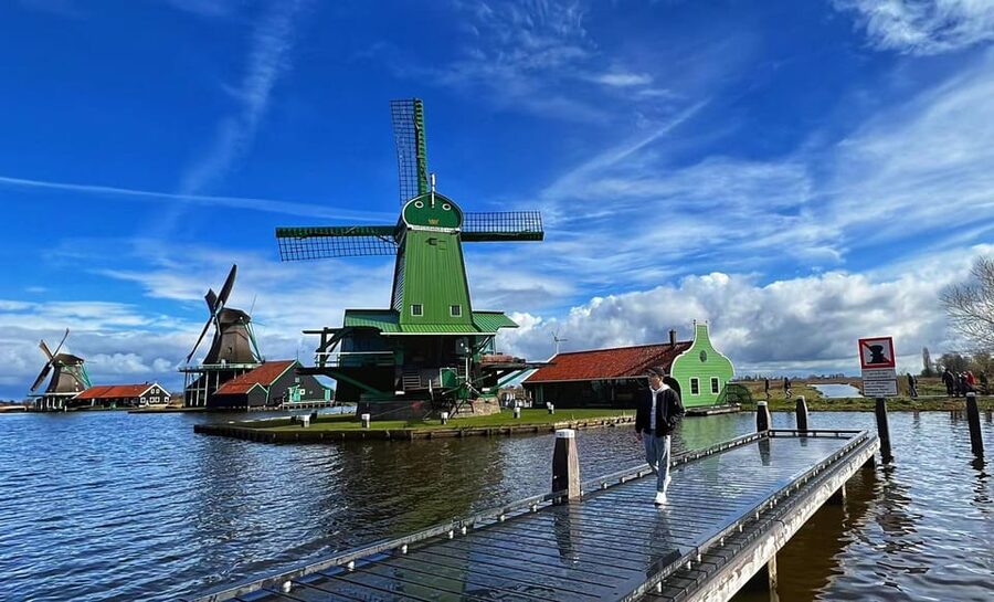 Amsterdam: Zaanse Schans and Giethoorn Day Trip with Cruise - Zaanse Schans: windmills, cheese, and wooden shoes