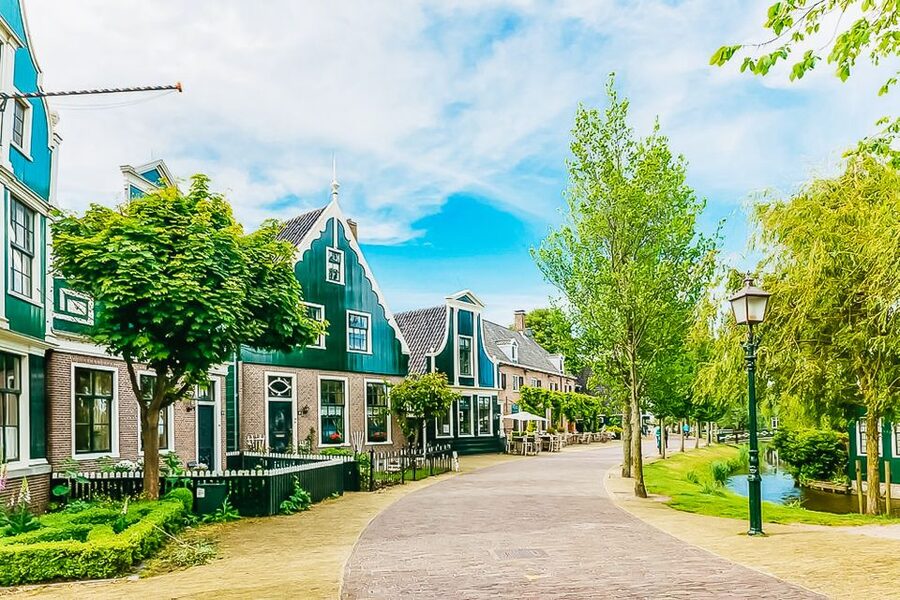 Amsterdam: Zaanse Schans, Edam, Volendam & Marken Bus Tour - Edam: cheese, canals, and local character