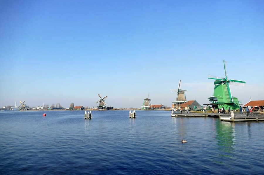 Amsterdam: Zaanse Schans, The Hague & Rotterdam Tour - What the bus and guide add to the day