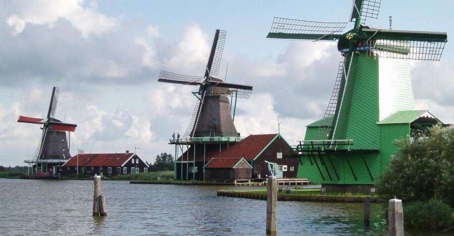 Amsterdam: Zaanse Schans Windmills Bike Tour with Guide - Why see Zaanse Schans by bicycle?