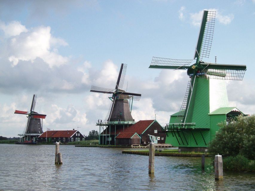 Amsterdam: Zaanse Schans Windmills Bike Tour with Guide - Getting from Amsterdam Central to the starting point