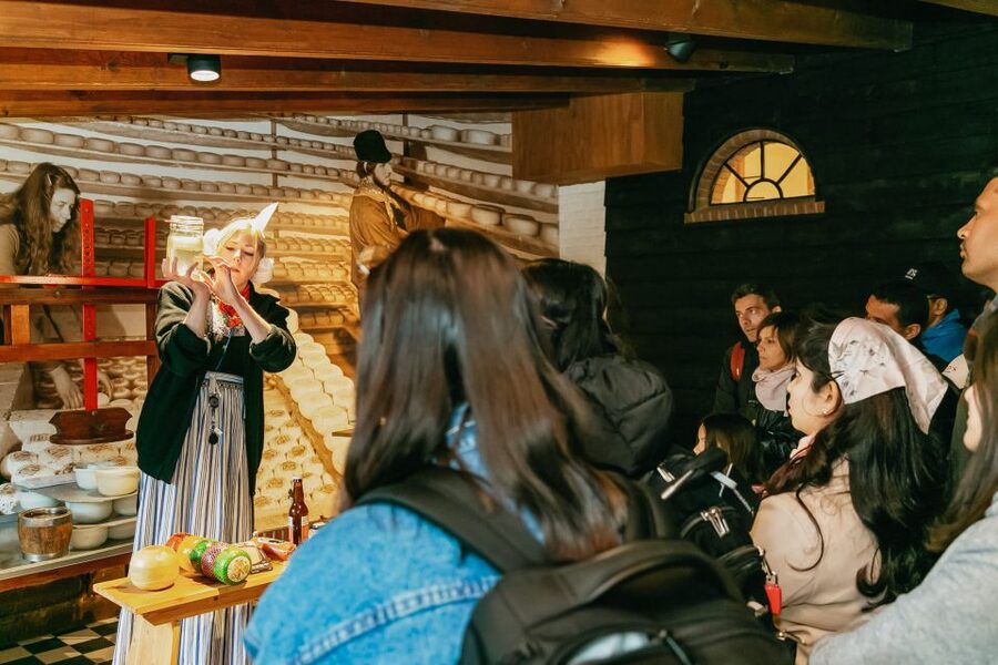 Amsterdam: Zaanse Schans windmills & Volendam Guided Tour - FAQ
