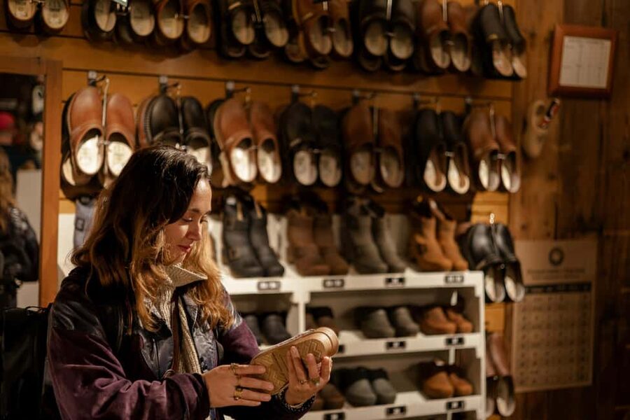 Amsterdam: Zaanse Schans windmills & Volendam Guided Tour - Weather, walking, and comfort