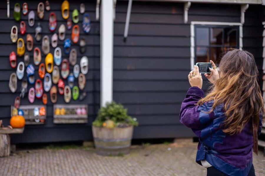Amsterdam: Zaanse Schans windmills & Volendam Guided Tour - Is $39 good value?