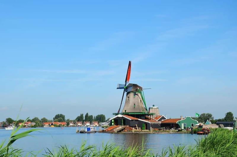 Amsterdam: Zaanse Schans windmills & Volendam Guided Tour - Volendam: dikes, churches, and IJssel Lake
