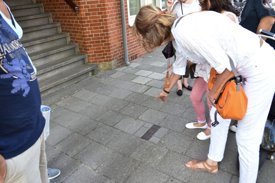 Anne Frank Story & Private 2-Hour Neighborhood Tour - The Anne Frank House confusion, explained clearly