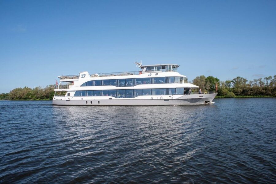 Biesbosch: Boat Cruise through National Park - A closer look at De Zilvermeeuw