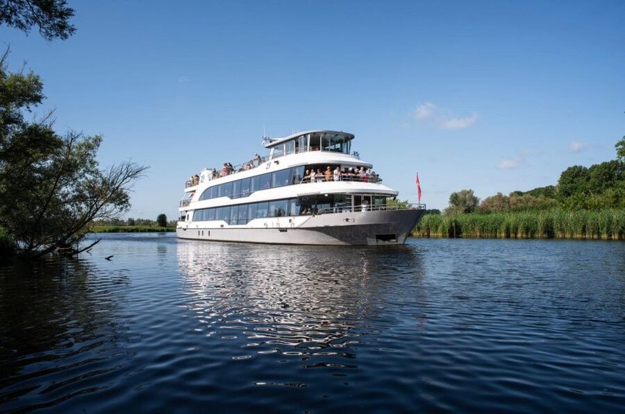 Biesbosch: Boat Cruise through National Park - Dutch commentary and the English-language question