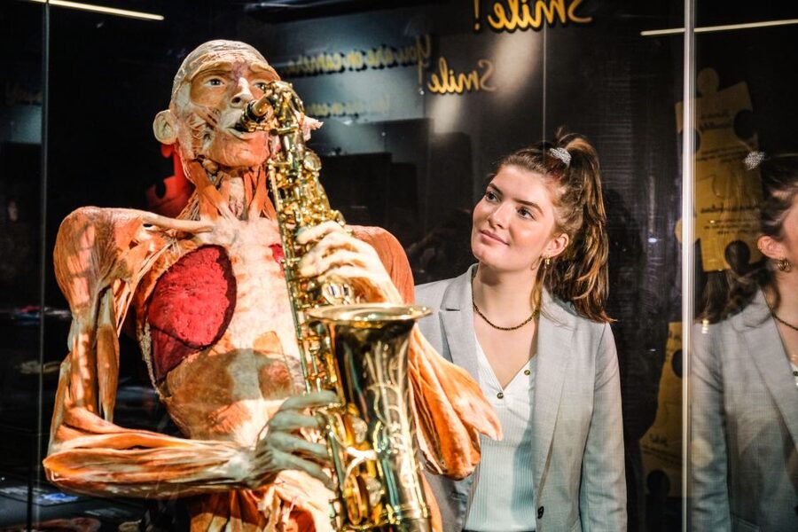 Body Worlds Amsterdam: The Happiness Project Ticket - Damrak 66 puts Body Worlds in the middle of Amsterdam