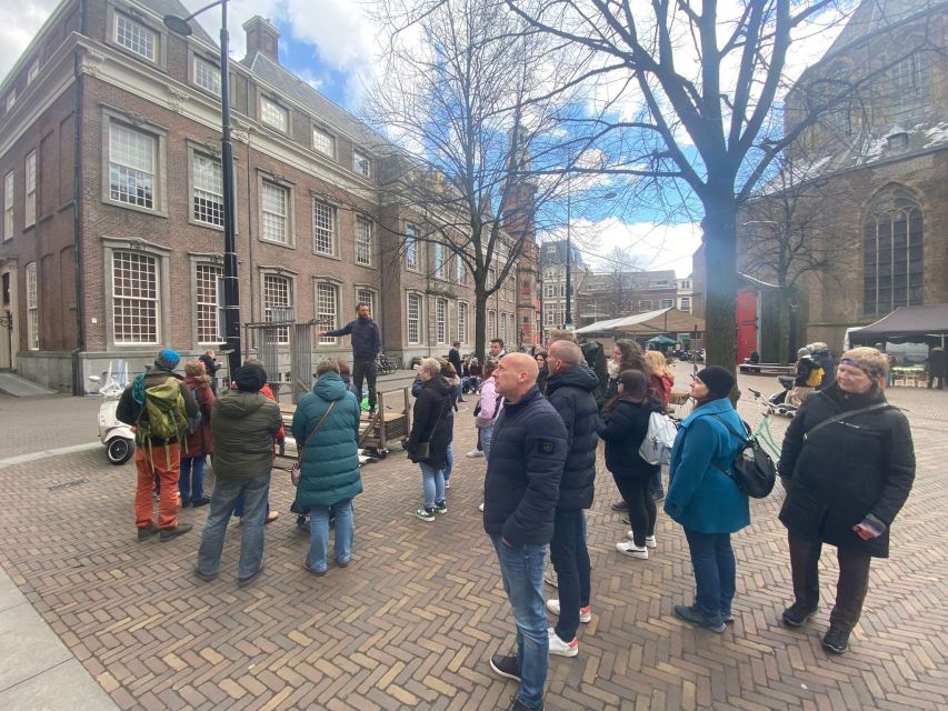 Centre The Hague On Foot with Wonderful Storyteller - 2hr - A quiet pause in the Paleistuin