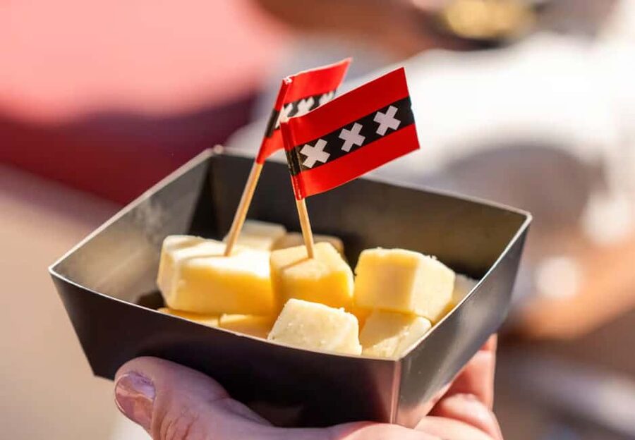 CHEESE AND DRINKS TOUR: A TASTE OF AMSTERDAM ON THE CANALS - Oudezijds Voorburgwal and the Oude Kerk