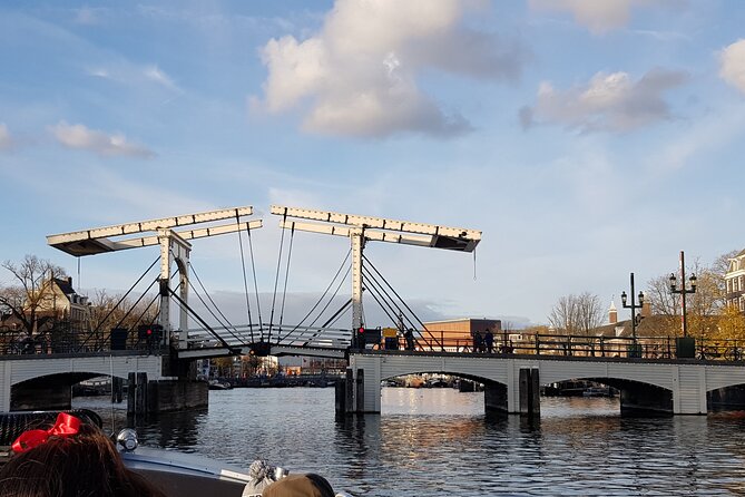Classic Salonboat Tour in Amsterdam Including Cheese and Wine - Boarding near the Anne Frank House