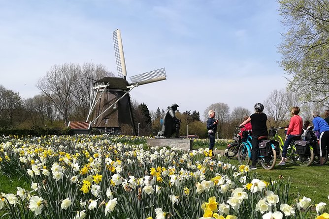 Countryside Bike Tour from Amsterdam: Cheese, Clogs & a Windmill - Monnickendam and the former trading port