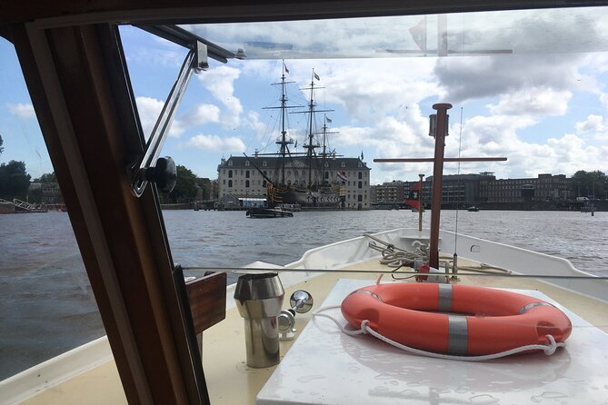 Cruise Amsterdam like a Local — Small Group 12 pax - Why a small boat changes the Amsterdam canal ride