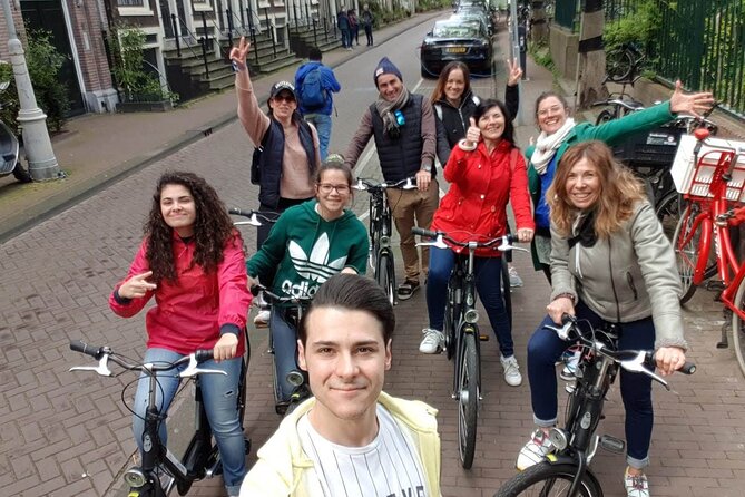 Daily group bike tour in Spanish. - Proeflokaal ’t Blauwe Theehuis makes a useful midpoint