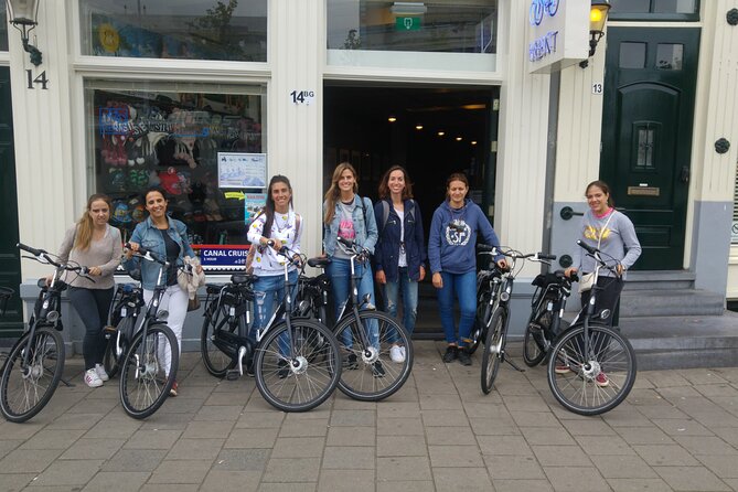 Daily group bike tour in Spanish. - Museum Square delivers the best photo stop