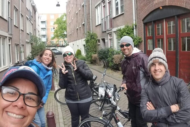 Daily group bike tour in Spanish. - Herengracht closes the route beside grand canals