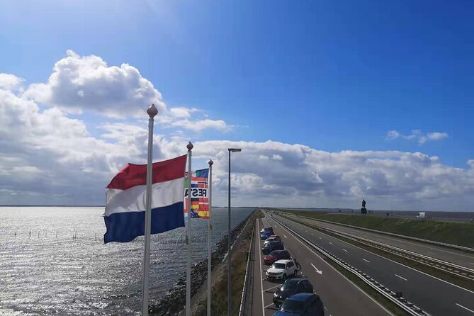 Day Tour Giethoorn, Afsluitdijk and Zaanse Schans with Boat Cruise - Giethoorn by boat, with time to wander