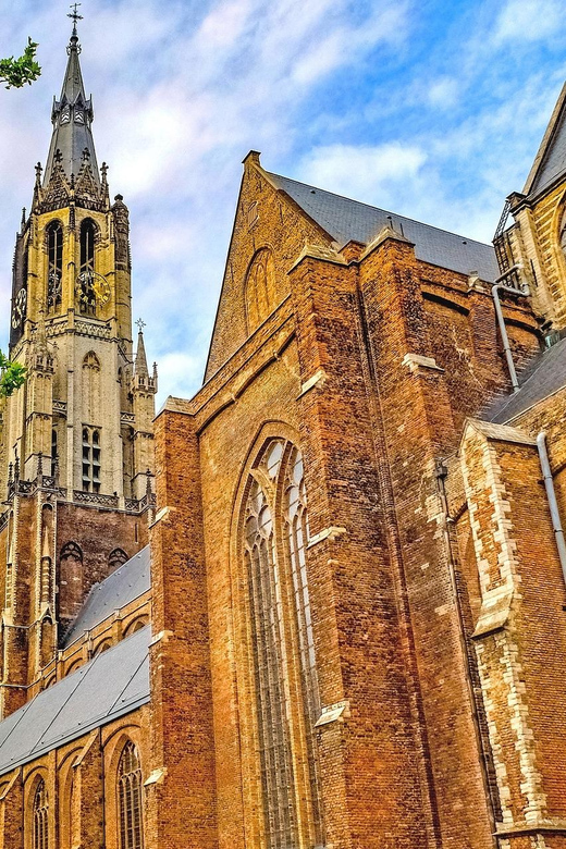 Delft: City Center Walking Tour - The Old Church’s famous lean