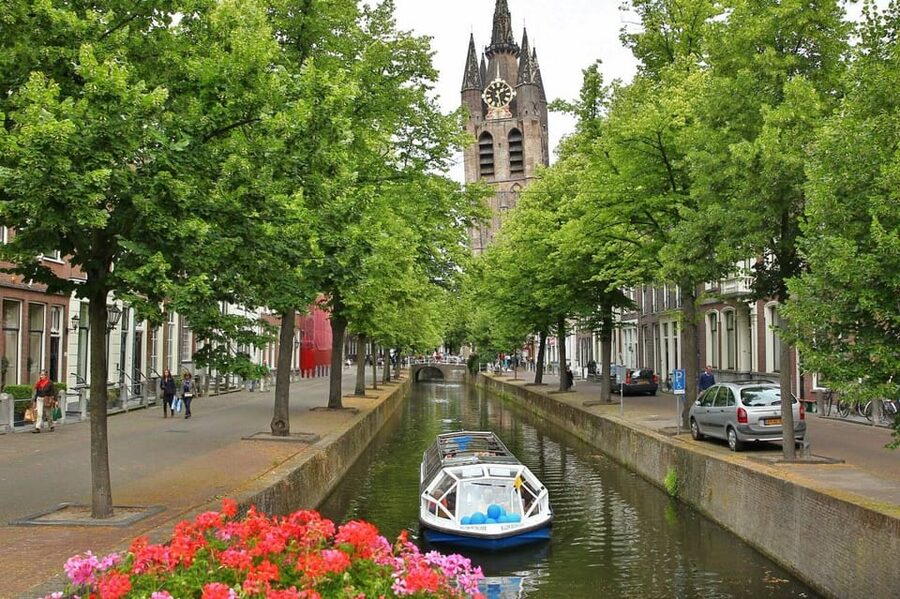 Delft: City Center Walking Tour - The New Church and the royal connection