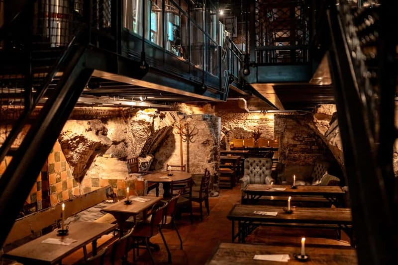 Delft: Craft Beer Tasting in Medieval Brewery with Snacks - The atmosphere: cozy, polite, and informal