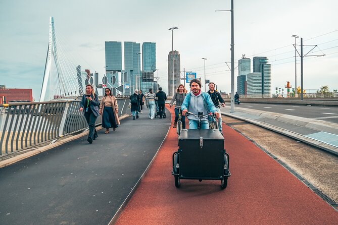 Discover Rotterdam: Classic Highlights Bike Tour with a Local - A real pause on Oude Binnenweg