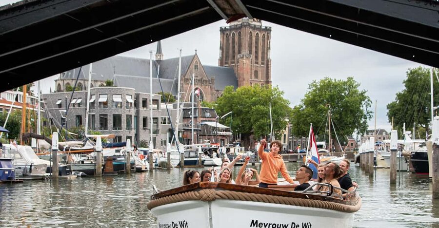 Dordrecht: City Canal Cruise - Through Binnenstad Dordrecht