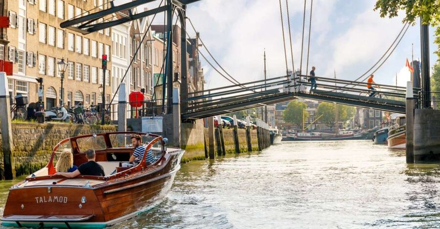 Dordrecht: City Walking Tour with Boat Ride - Walking through Dordrecht’s historic center