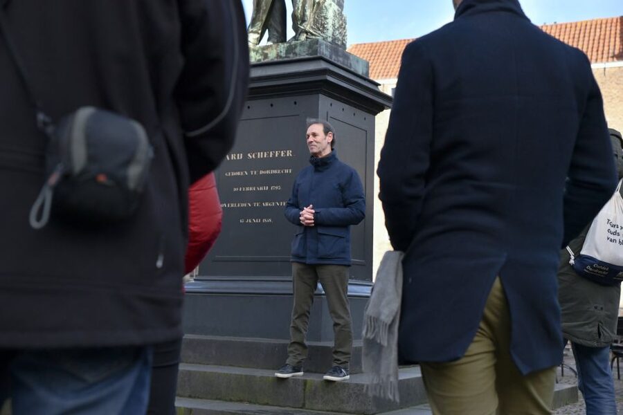 Dordrecht: City Walking Tour with Boat Ride - The historic harbor area on foot