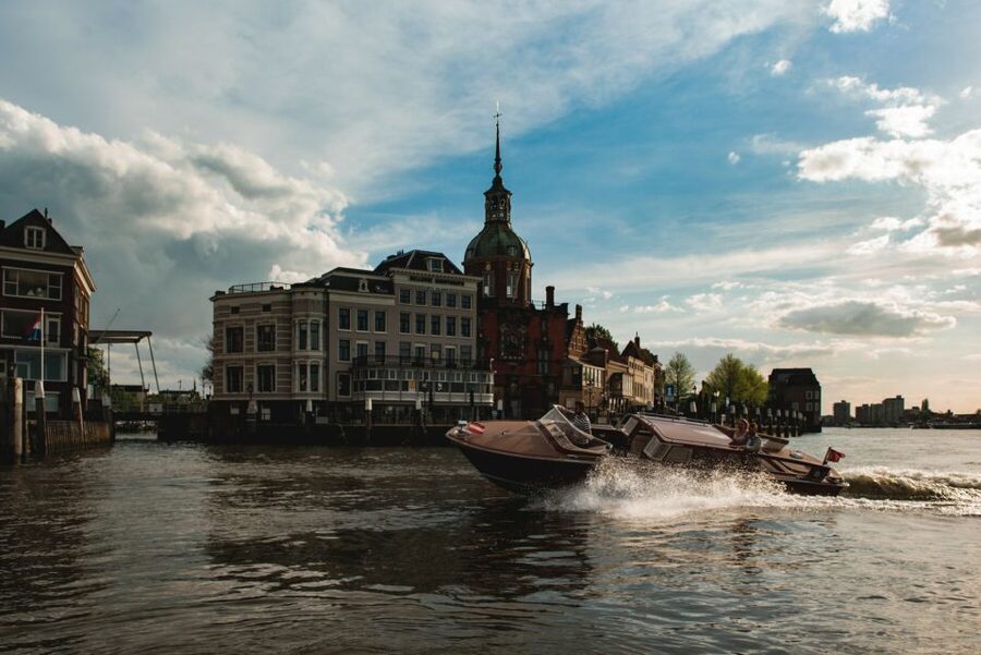 Dordrecht: City Walking Tour with Boat Ride - Grote Kerk and the city’s story