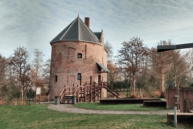 Drive it yourself electric History and Castle GPS audio tour - ’t Huys Dever, a medieval first stop